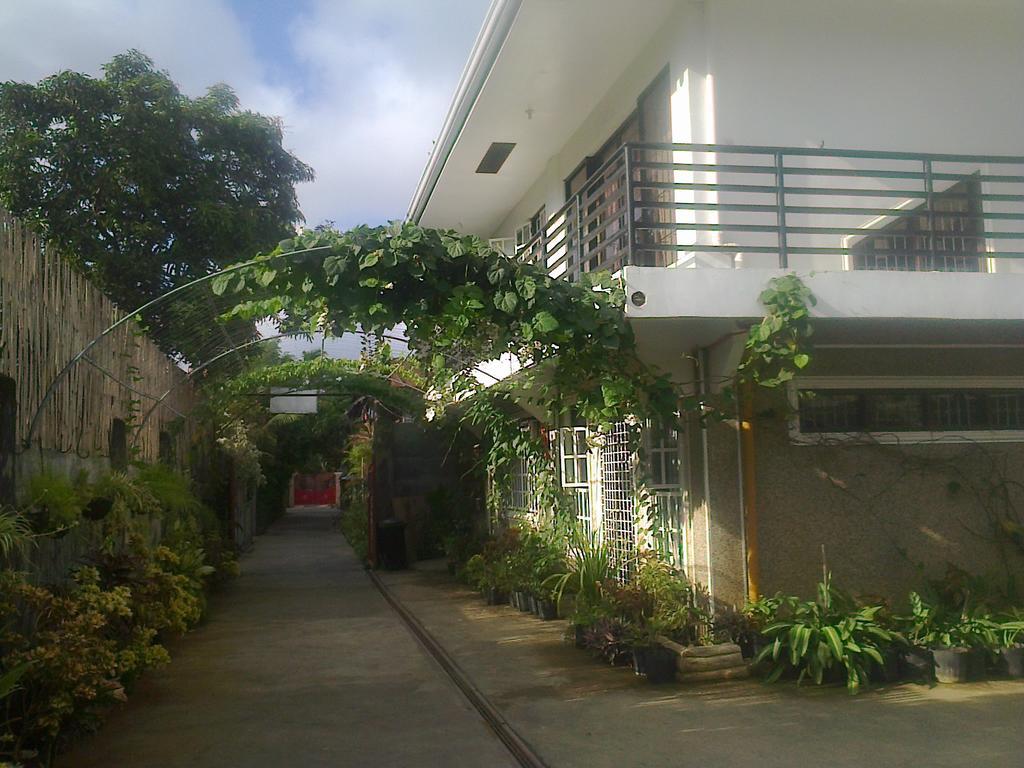Charm Guest House Puerto Princesa Extérieur photo